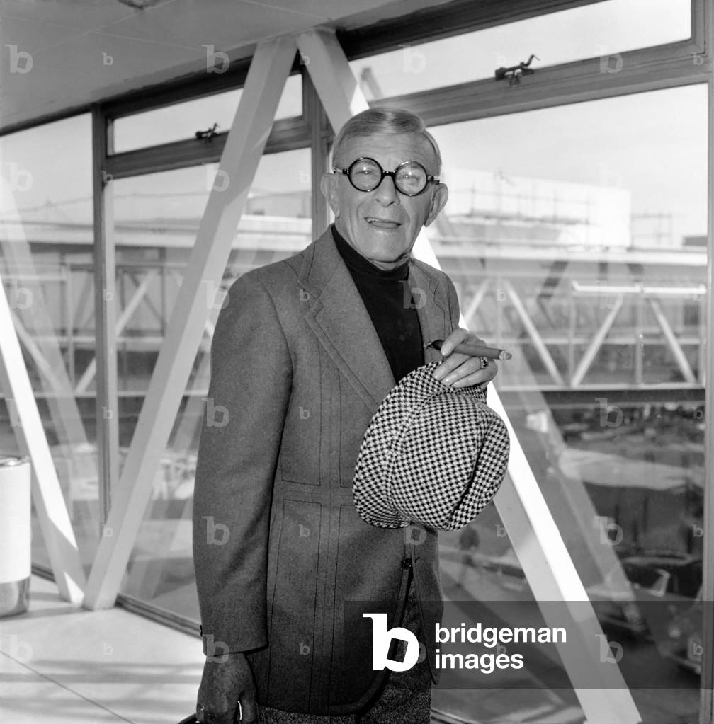 George Burns, U.S. comedian, May 1976 (b/w photo)
