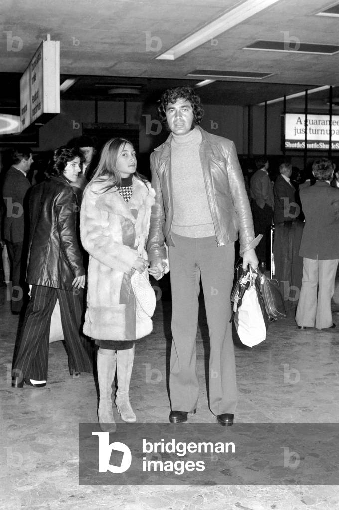 Singer: Entertainer: Engelbert Humperdinck, December 1975 (b/w photo)