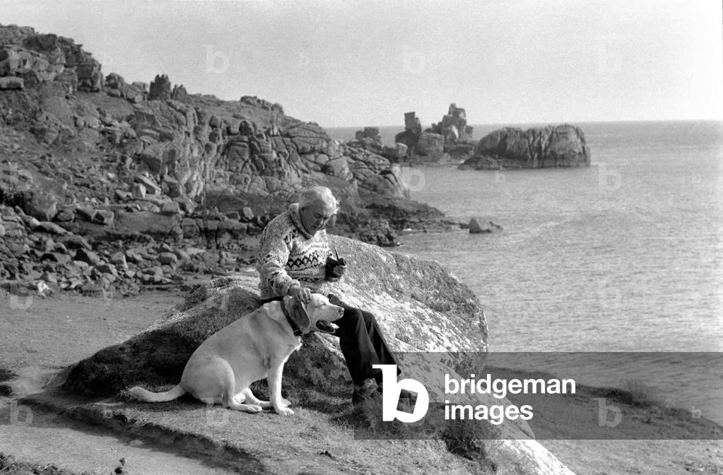 Prime Minister Harold Wilson seen here with his dog on the beach on the Scilly Isles March 1975 (b/w photo)