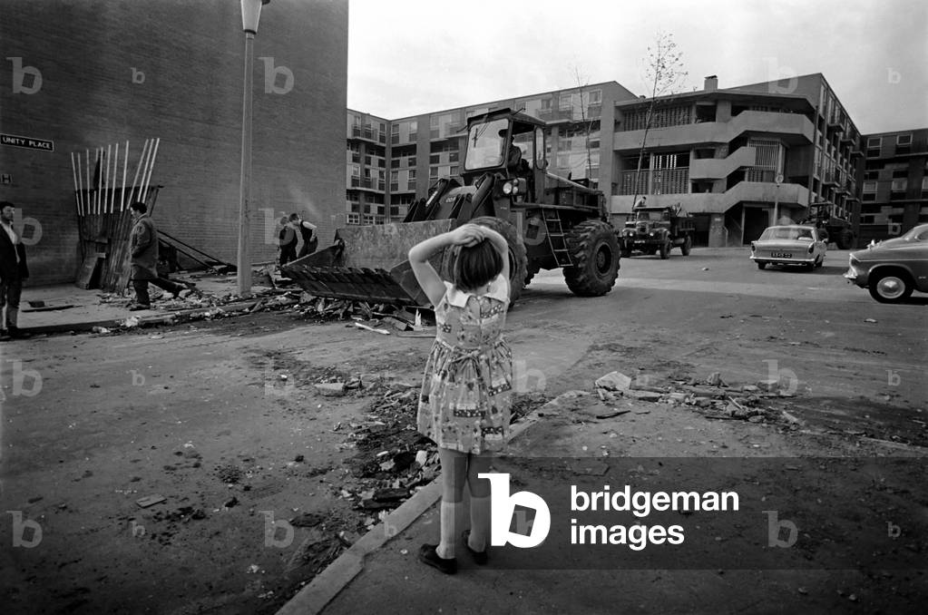 Northern Ireland October 1969. The last of the Belfast barricades are removed by the army at Unity Walk flats. October 1969 Z10437-004