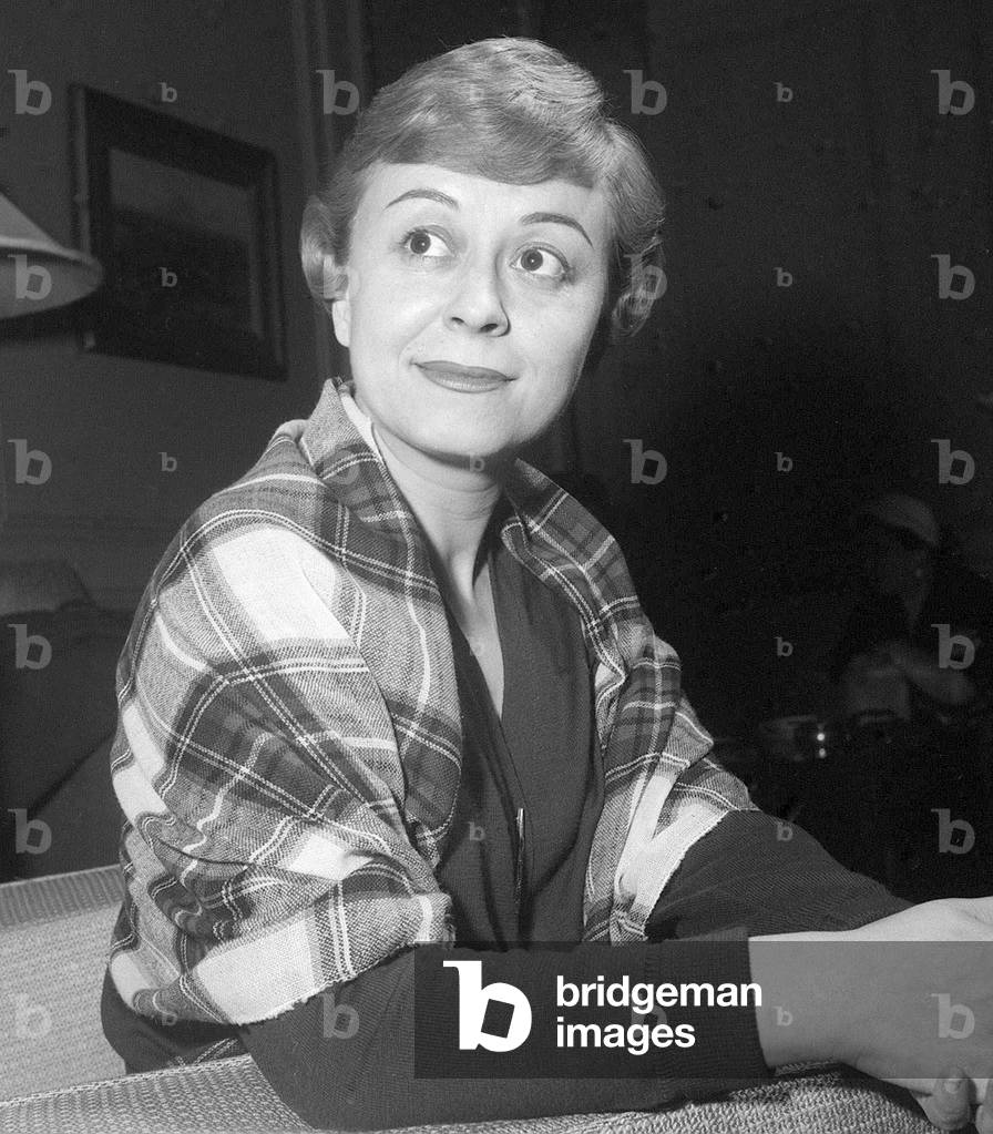 Italian film star Giulietta Masina October 1954 at the London Savoy Hotel, October 1954 (b/w photo)