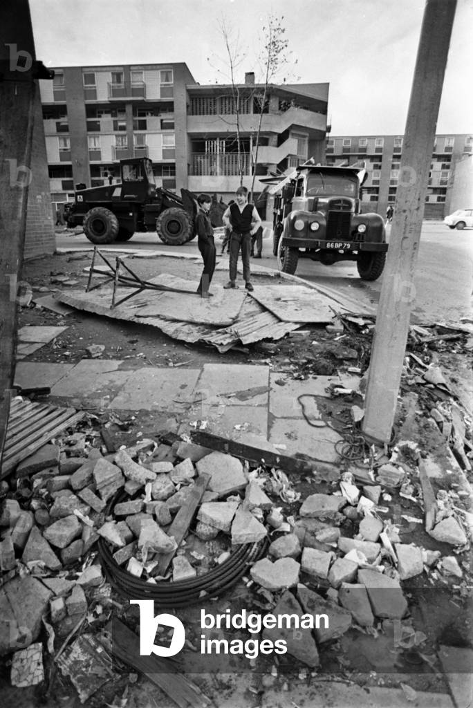 Northern Ireland October 1969. The last of the Belfast barricades are removed by the army at Unity Walk flats. October 1969 Z10437-005