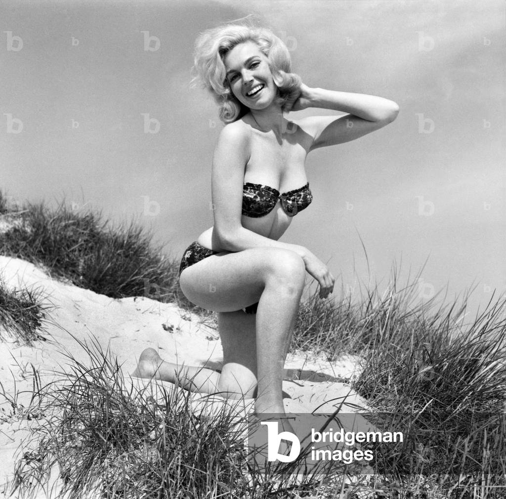 Glamour girls Marion and Jean Collins on the beach. June 1960