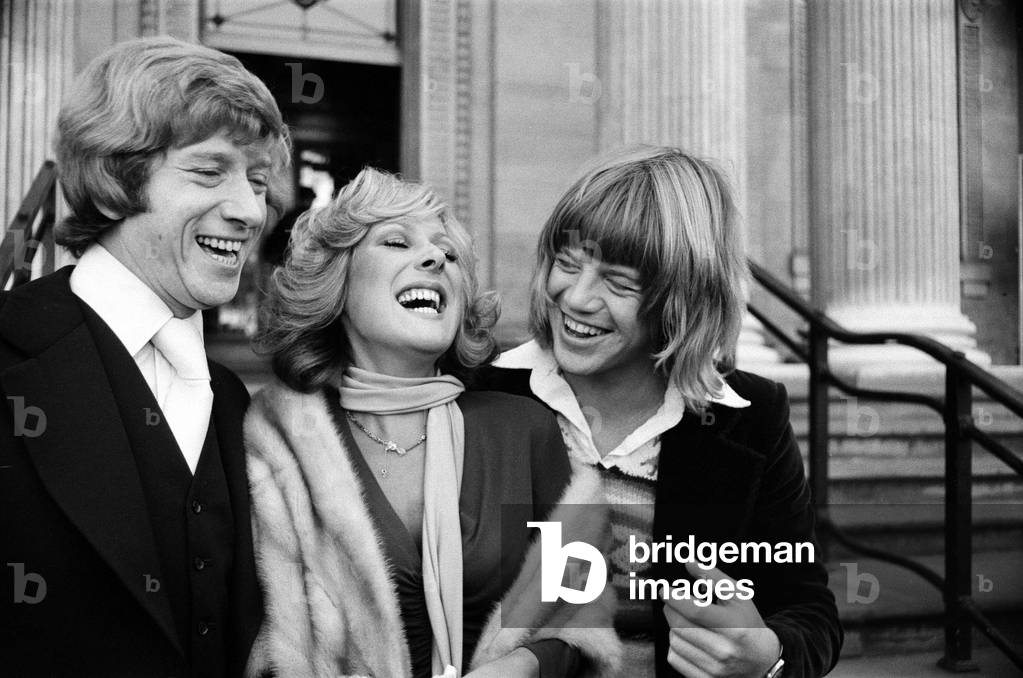 Greg Smith marries Lynda Bellingham, who is to star in his next film 'Confessions of a Driving Instructor', at Marylebone Registry Office. The couple are pictured with Robin Askwith, who acted as Best Man. 7th November 1975 (b/w photo)