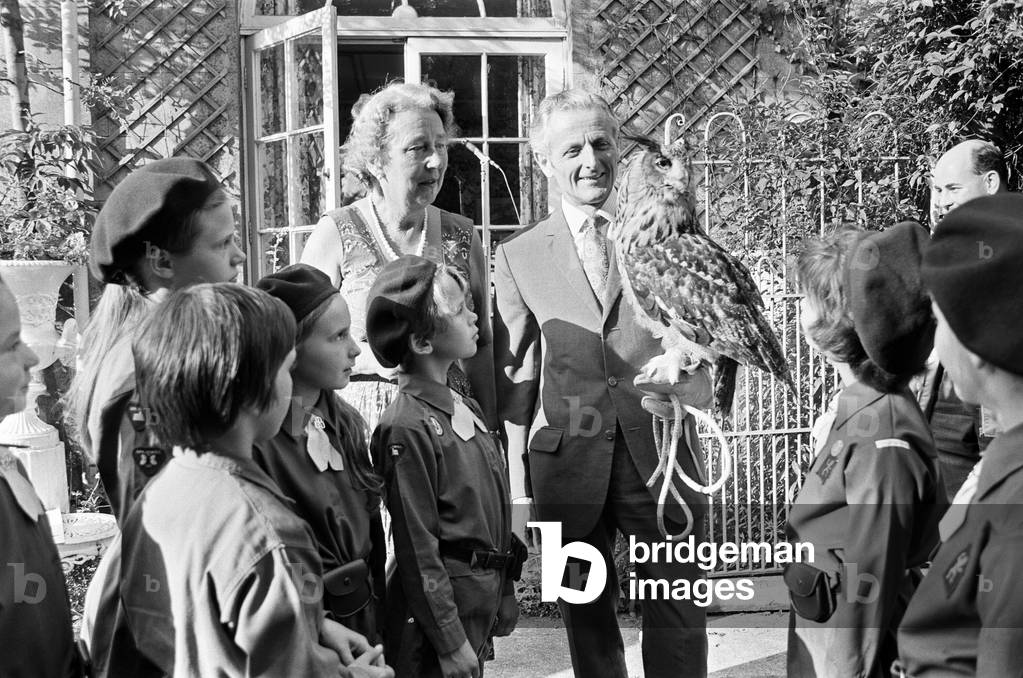 Members of the 222nd Birmingham Brownies at Kings Norton meet Mr Philip Ware.7th July 1971 (b/w photo)