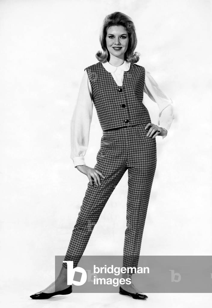 Reveille Fashions: Maureen. January 1964