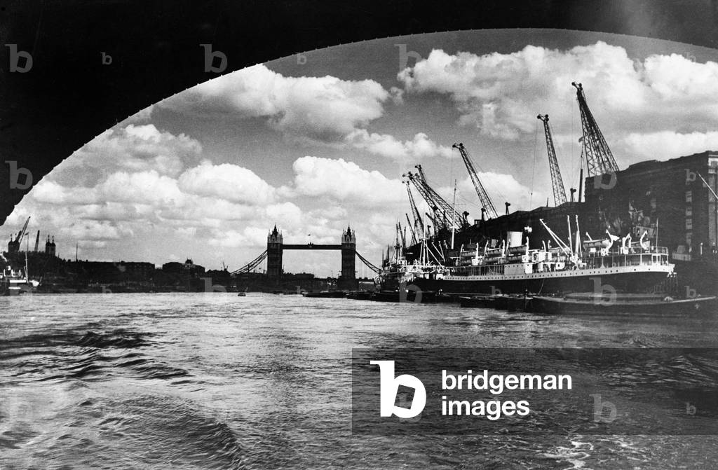 Tower Bridge and the Pool of London 21st September 1935 (b/w photo)