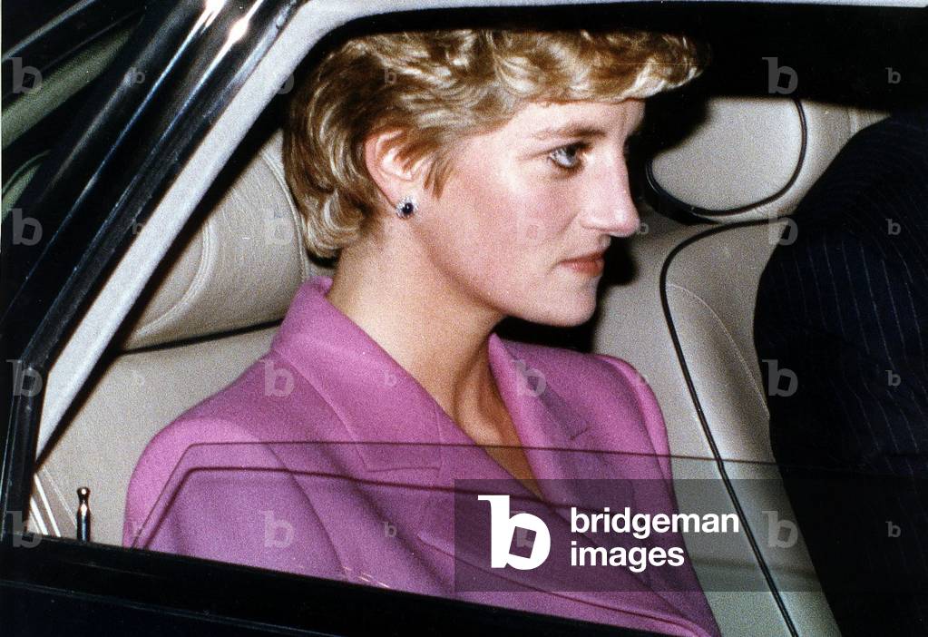Princess Diana leaving the Hilton Hotel after lunch 
December 1992