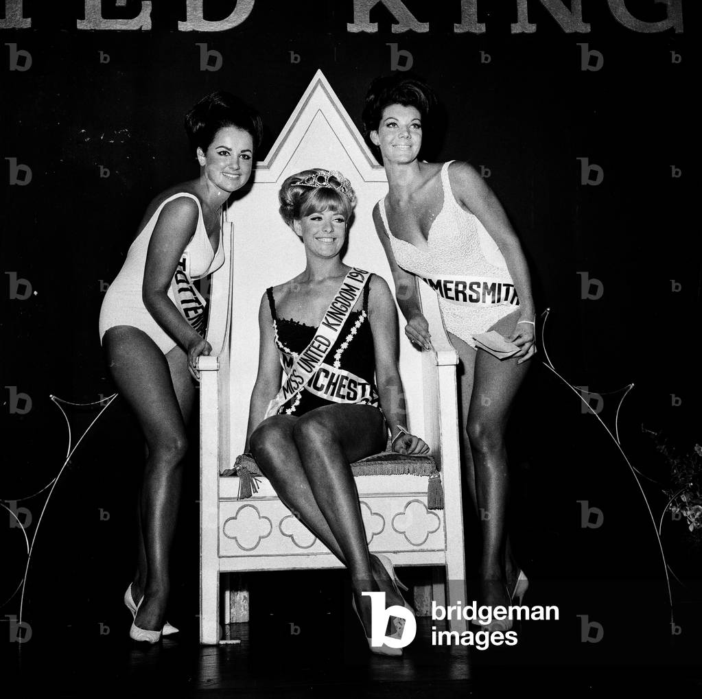 Miss UK 1966. Jennifer Lowe with runners up Joan and Valerie. 9th September 1965 (b/w photo)