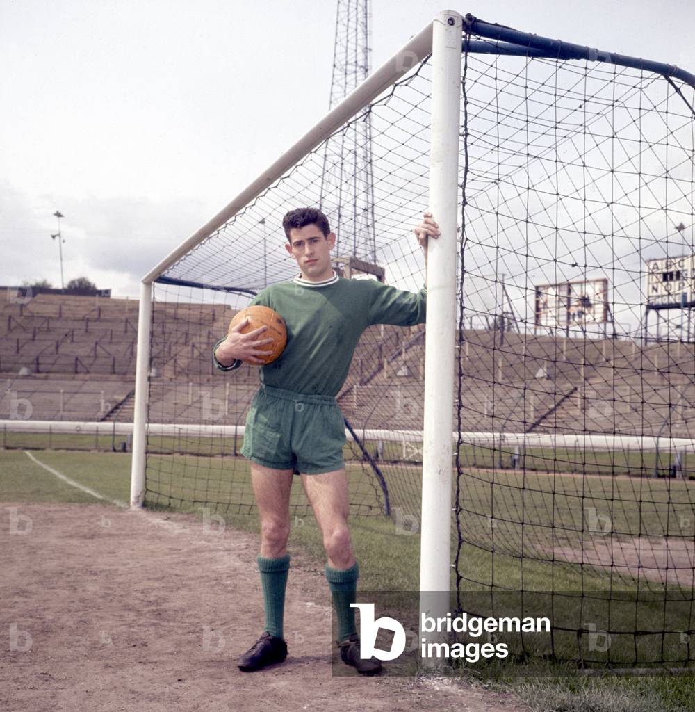 Chelsea goalkeeper Peter Bonetti in trainingMay 1963 (photo)