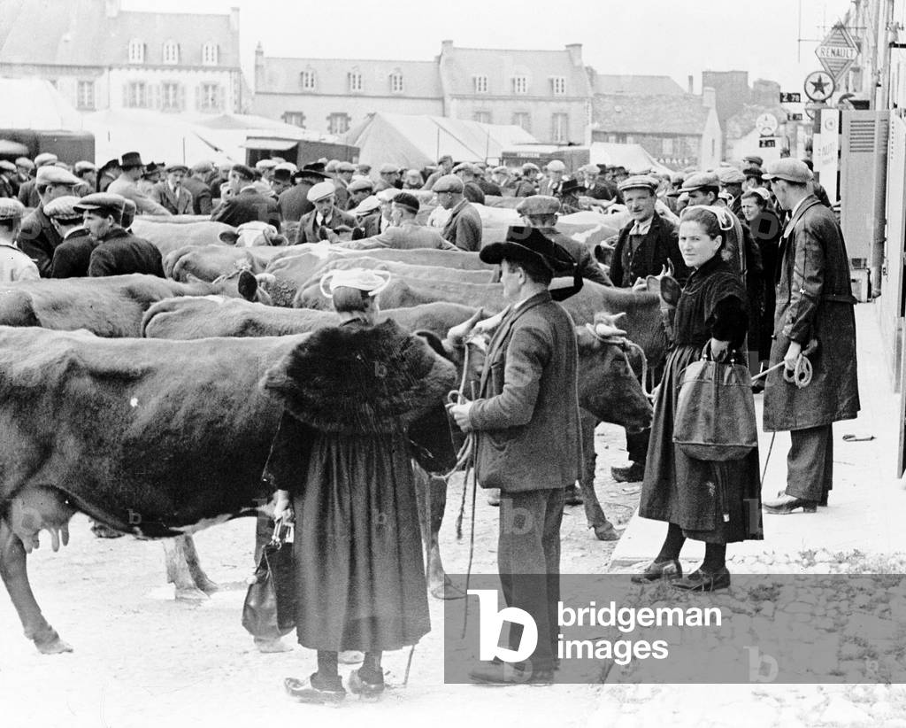 French Women farmers at market day in Playden, Brittany, France. 1938 (b/w photo)