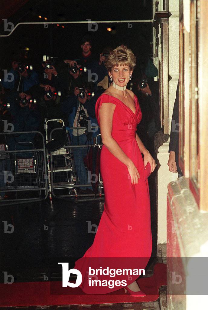 Princess Diana attends opera gala in London November 1991