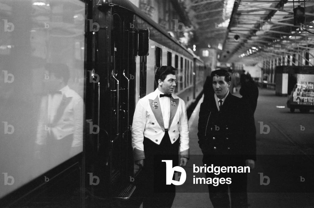 The Golden Arrow Pullman leaving London Victoria 5th January 1965 (b/w photo)