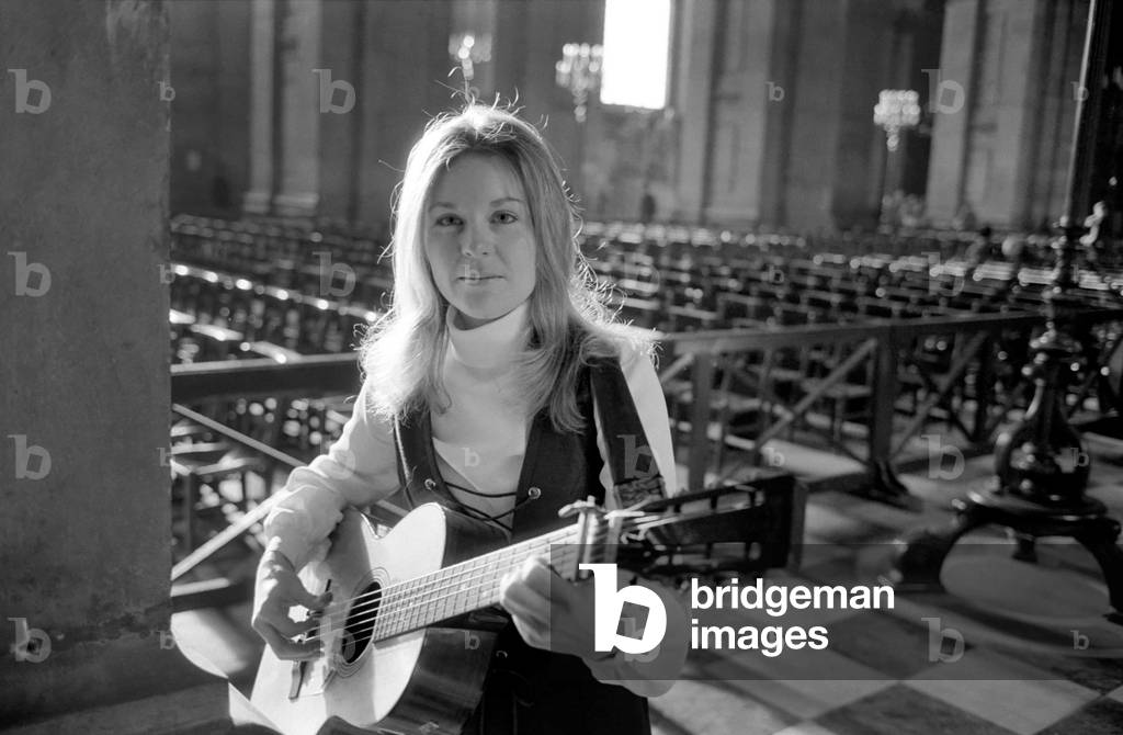 Folk singer Suzanne Harris pictured intside St. Pauls a few minutes before her performance. when she sang to a lunch time audience inside
December 1969