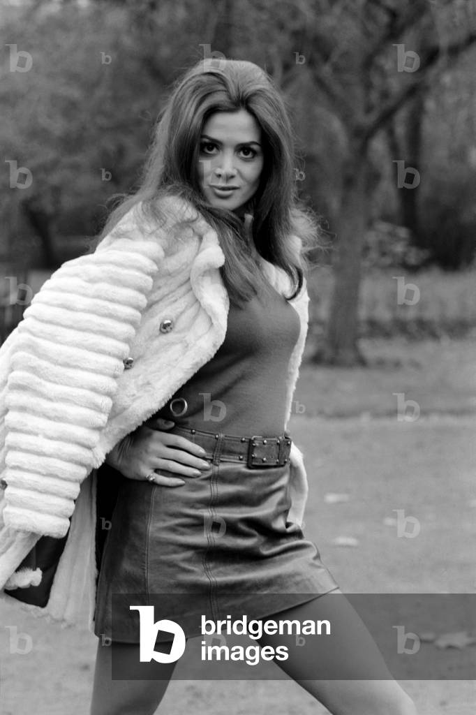 23 year old Angie Grant plays the part of Cynthia, the girl who seduces Donald Pleasance in the film 