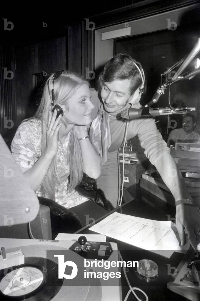 Beauty Contest: Entertainment Radio: Miss World Eva Reuber Staier pictured with Disc Jockey Dove cash at the Radio One Station. November 1969