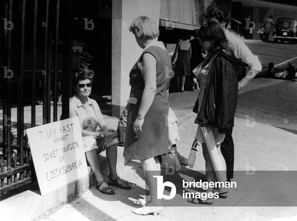 Pacifist campaigner Pat Arrowsmith asitting on the kerb outside the gates of Kensington Palace at the start of her seven day protest and fast against the Russian occupation of Czechoslovakia
August 1968