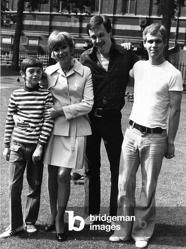 Actress Wendy Craig with Andrew Dove (10), Rex Stallings, and Trader Selkirk, 1973 (b/w photo)