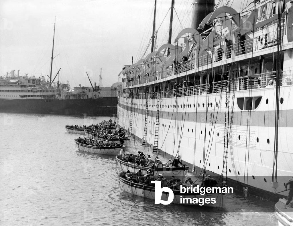 Life-boat drawning away from the ship. H.M.T Lancarchive. September 1936 P000088