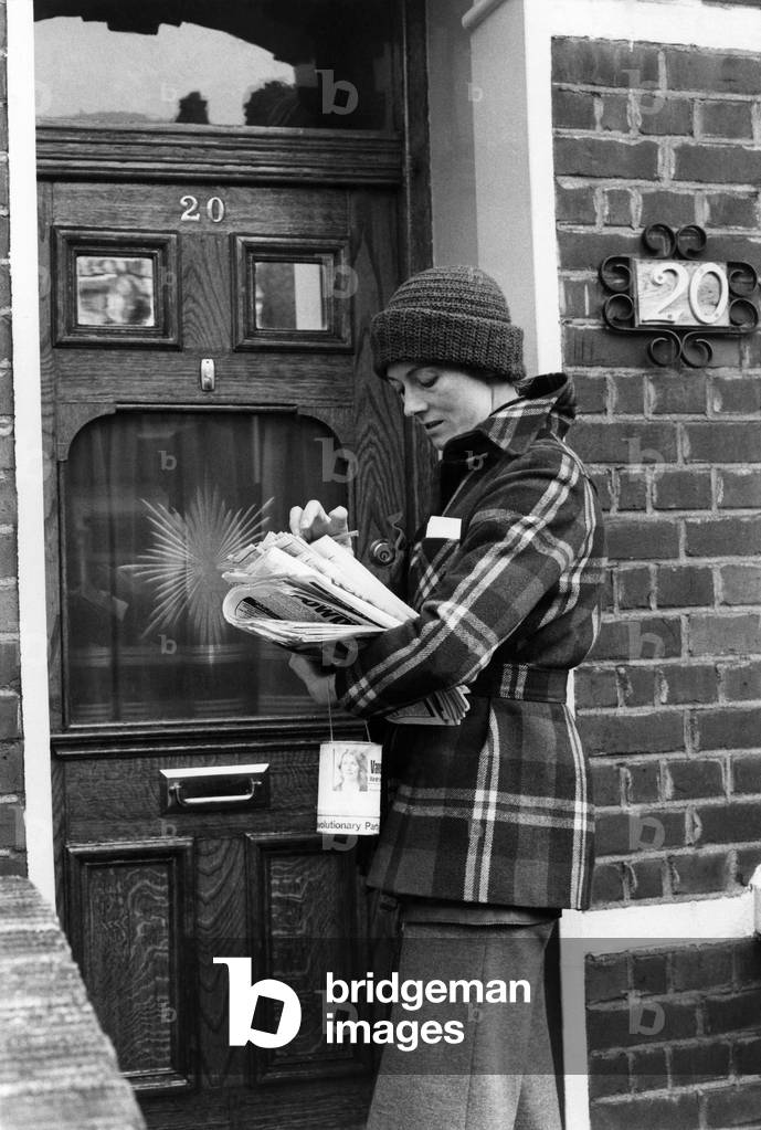 Actress Vanessa Redgrave, a candidate for the Workers' Revolutionary Party, was busy canvassing for support in her Newham North-East constituency in East London on Thursday. February 1974 (photo)
