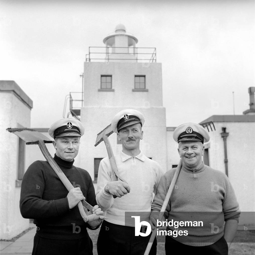 The lighthouse keepers and their families go about their daily duties around The Strathy Point Lighthouse. These include cleaning the lamp, maintaining the foghorn and looking after the garden. 1960