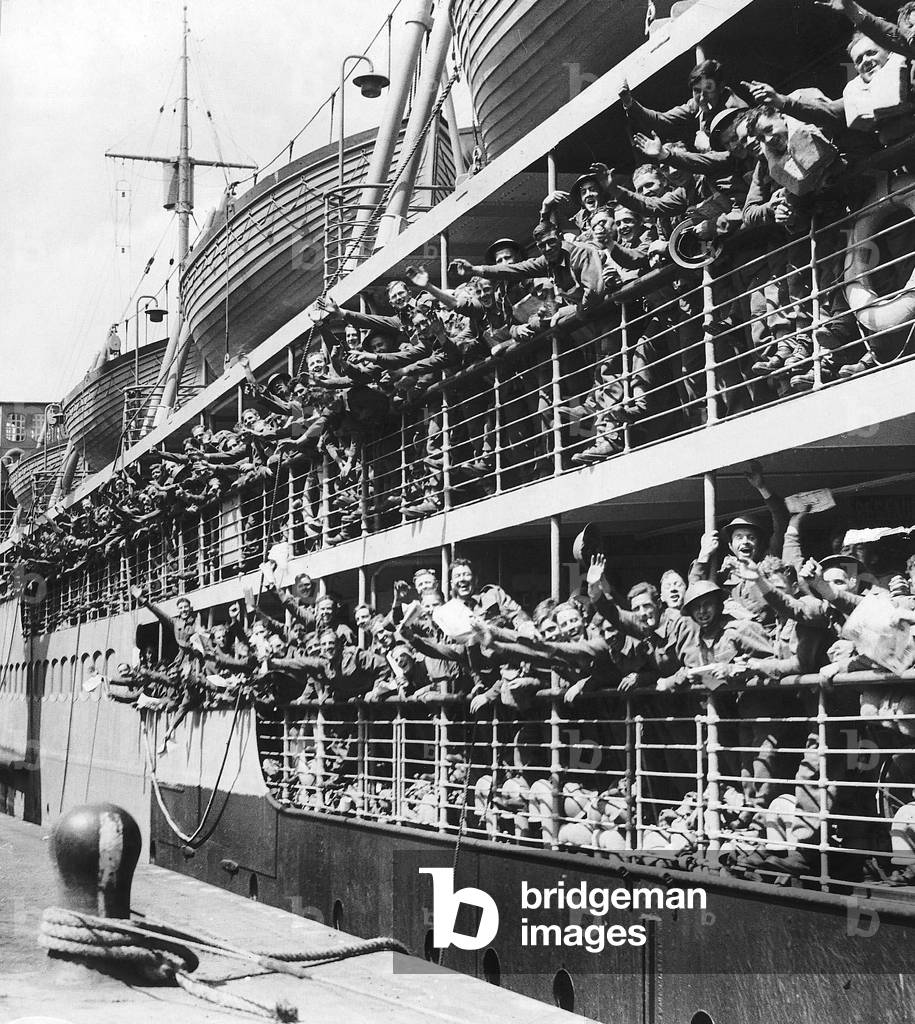 British soldiers waving as troop ship sets sail for France during WW2 1940 (b/w photo)