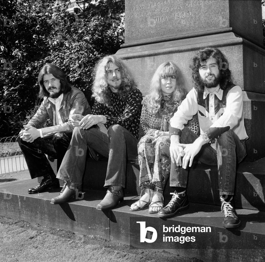 The Melody Maker Pop Poll 1970 Awards presented at the Savoy Hotel. Pushing the Beatles off the top spot were Led Zeppelin.
OPS: L-r John Bonham, Robert Plant, Sandy Denny (top British Female singer) and Jimmy page of Led Zeppelin.
September 1970