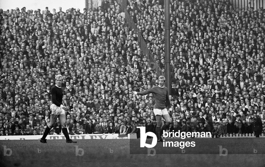 Manchester United v Arsenal - October 1967Denis Law of Manchester United and Ian Ure of Arsenal are sent off by referee George McCabe7th October 1967 (photo)