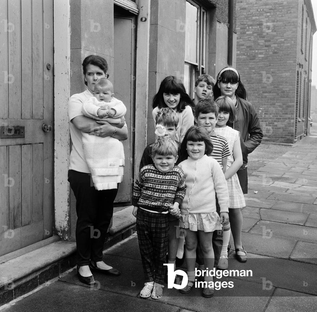 Pamela Spence and family, from Greenway Street, Small Heath, Birmingham, 25th September 1969 (b/w photo)