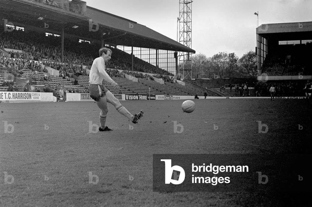 English League Division match at HillsboroughSheffield Wednesday 1 v Chelsea 3Peter Houseman of Chelsea tries a shot which went wide. November 1969 (photo)