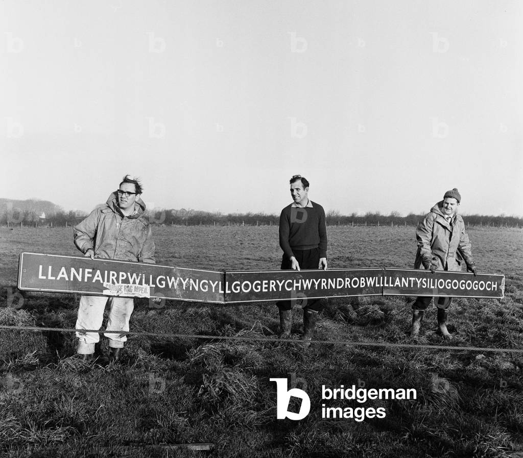 Llanfairpwllgwyngyllgogerychwyrndrobwllllantysiliogogogoch, February 1964