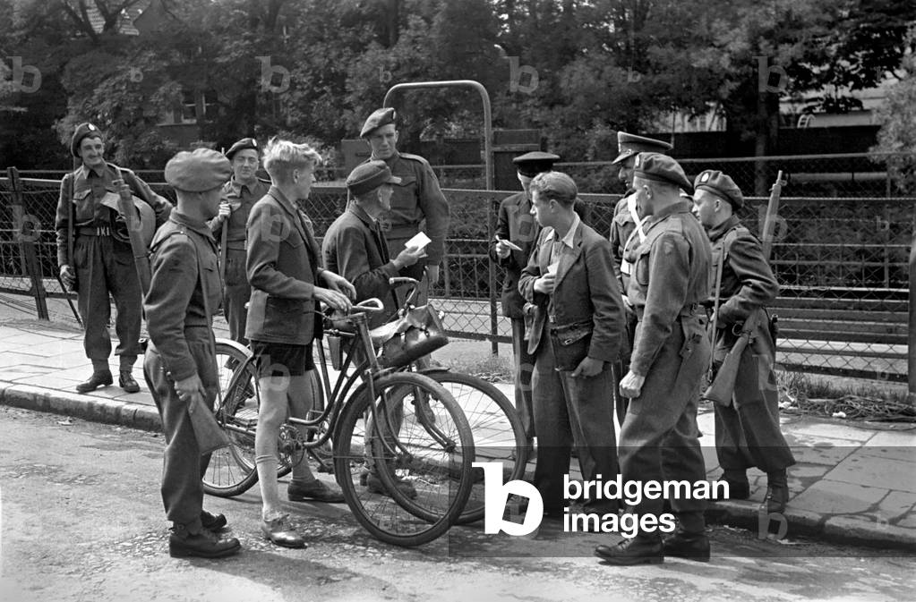 Scenes showing children talking to occupying soldiers in Berlin as the British Army occupied the city at the end of the Second World War.
July 1945 
OL501A-005