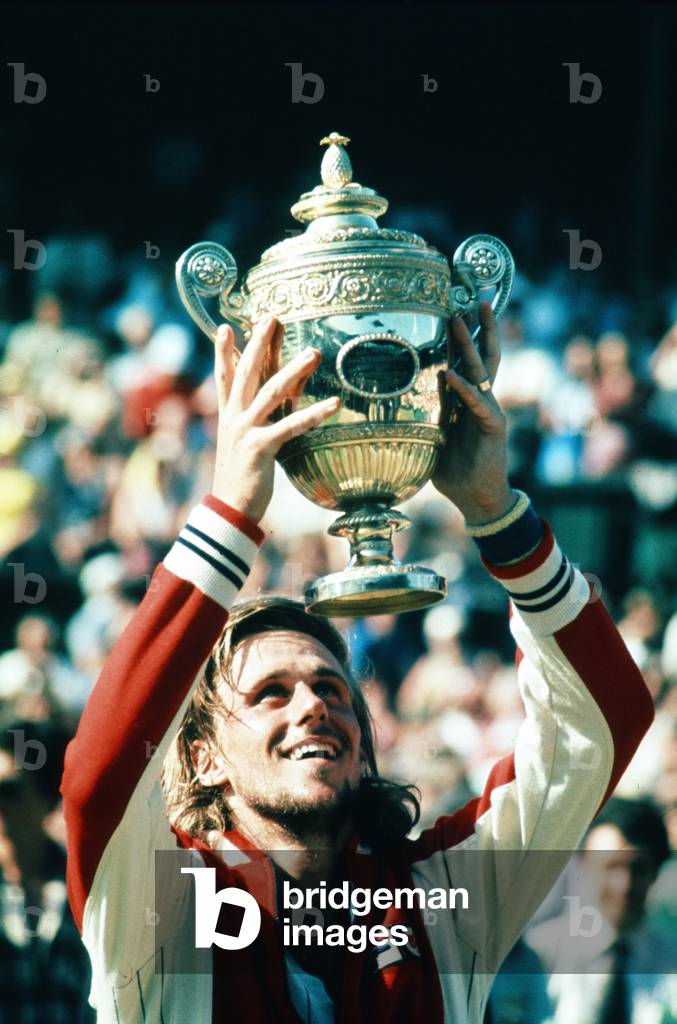 Wimbledon 1977.
Bjorn Borg holds up the trophy after winning the men's singles against Jimmy Connors.