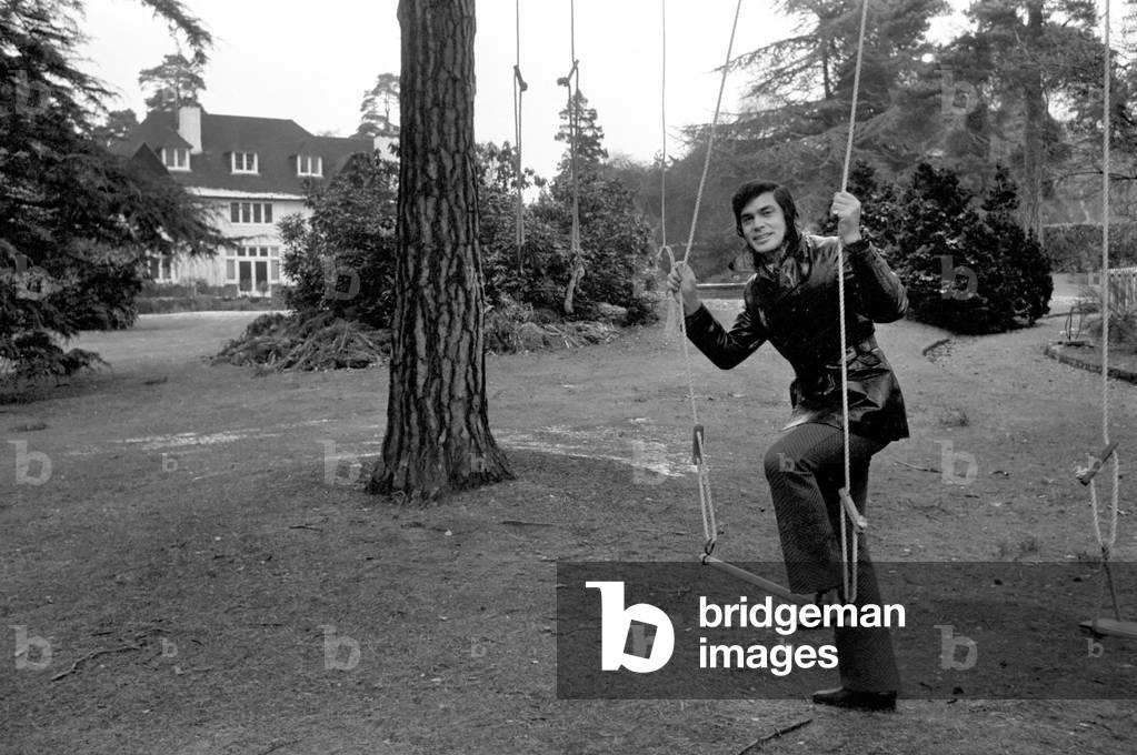 Engelbert Humperdinck's new home in St. Gerorge's Hill, Weybridg
Playing on swings at bottom of garden. 
December 1969