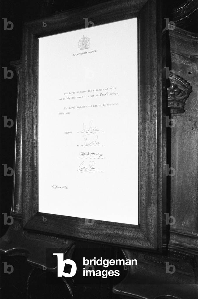 The official announcement of the birth of Prince William pinned to the gates of Buckingham Palace 21st June 1982 (b/w photo)