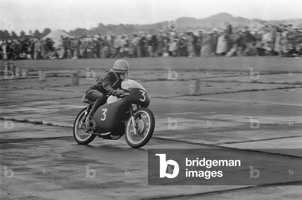 Action from the Daily Herald Motor Cycle Racing Championship at Thruxton. 1st August 1960