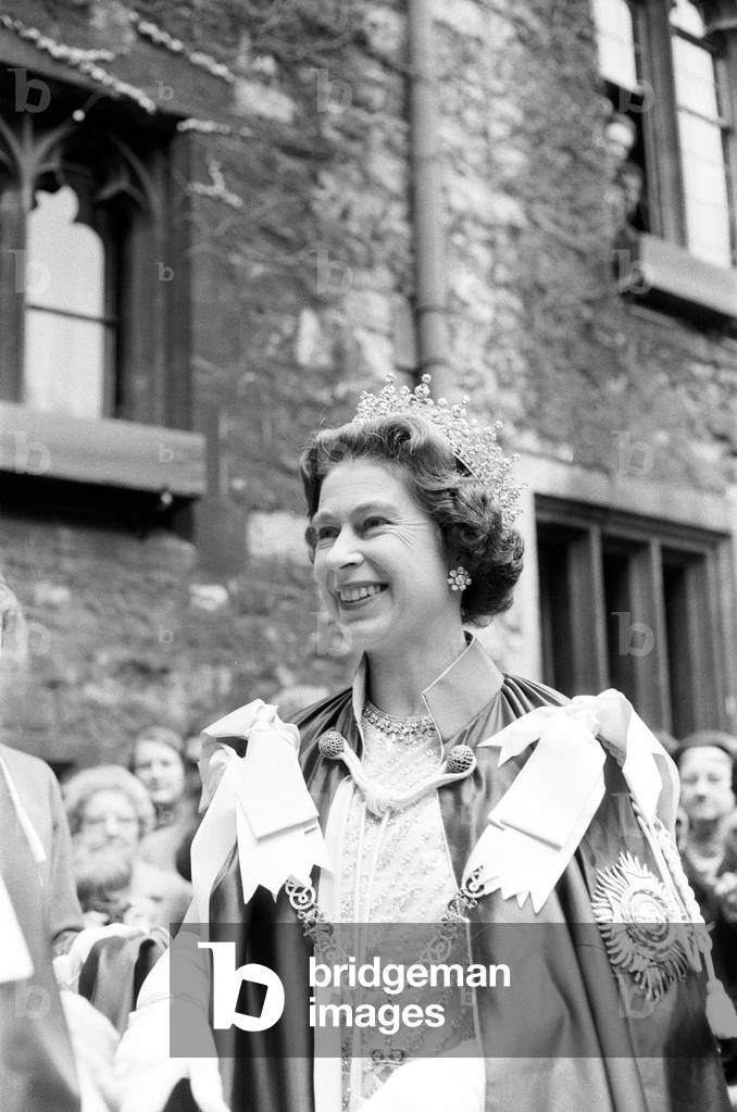 The Queen leaves Westminster Abbey, London, after Installation Service of Order of the Bath, 26th October 1972 (b/w photo)