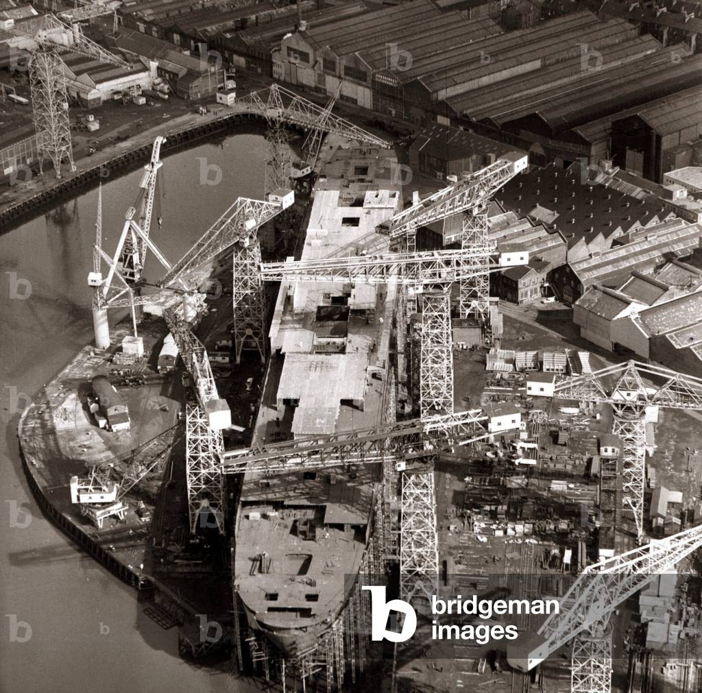 An aerial view showing the luxury liner QE2 under construction at John Browns Shipyard in Clydebank on the River Clyde, c.1967 (b/w photo)