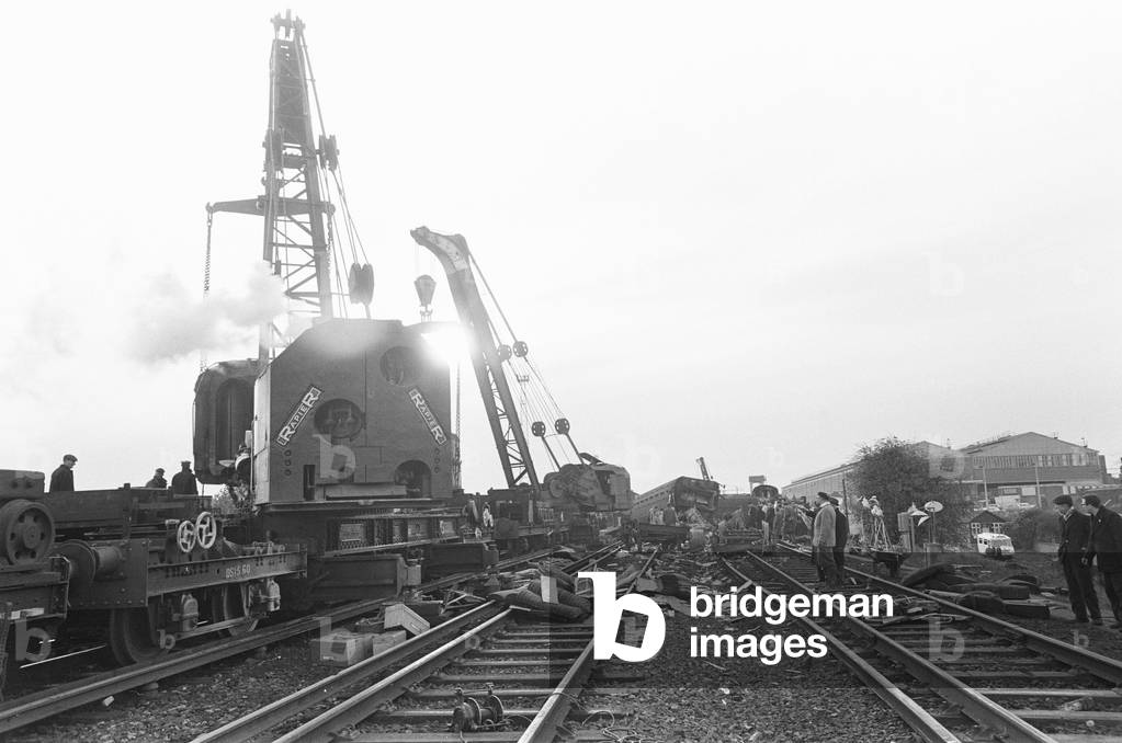 Hither Green train crash. On Sunday 5 November 1967 the 19:43 Hastings to Charing Cross service, consisting of twelve coaches derailed at 21:16 shortly before the St Mildred's Road railway bridge, near Hither Green maintenance depot., 1967 (b/w photo)