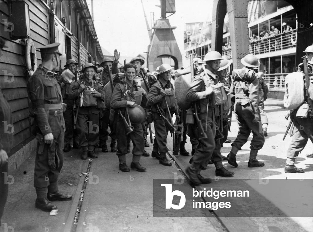 Re-enforcements for the British Expeditionary Force embarking on a troop transport ship to cross the channel to France, to bolster the defences on the Franco - Belgium border. 
 Circa May 1940