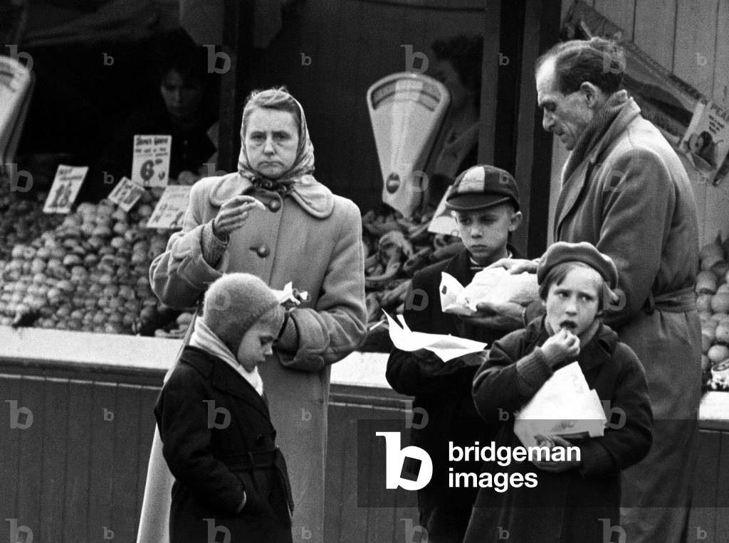 Lunchtime in Great Yarmouth and nearly all the local shoppers eat chips!
November 1962
