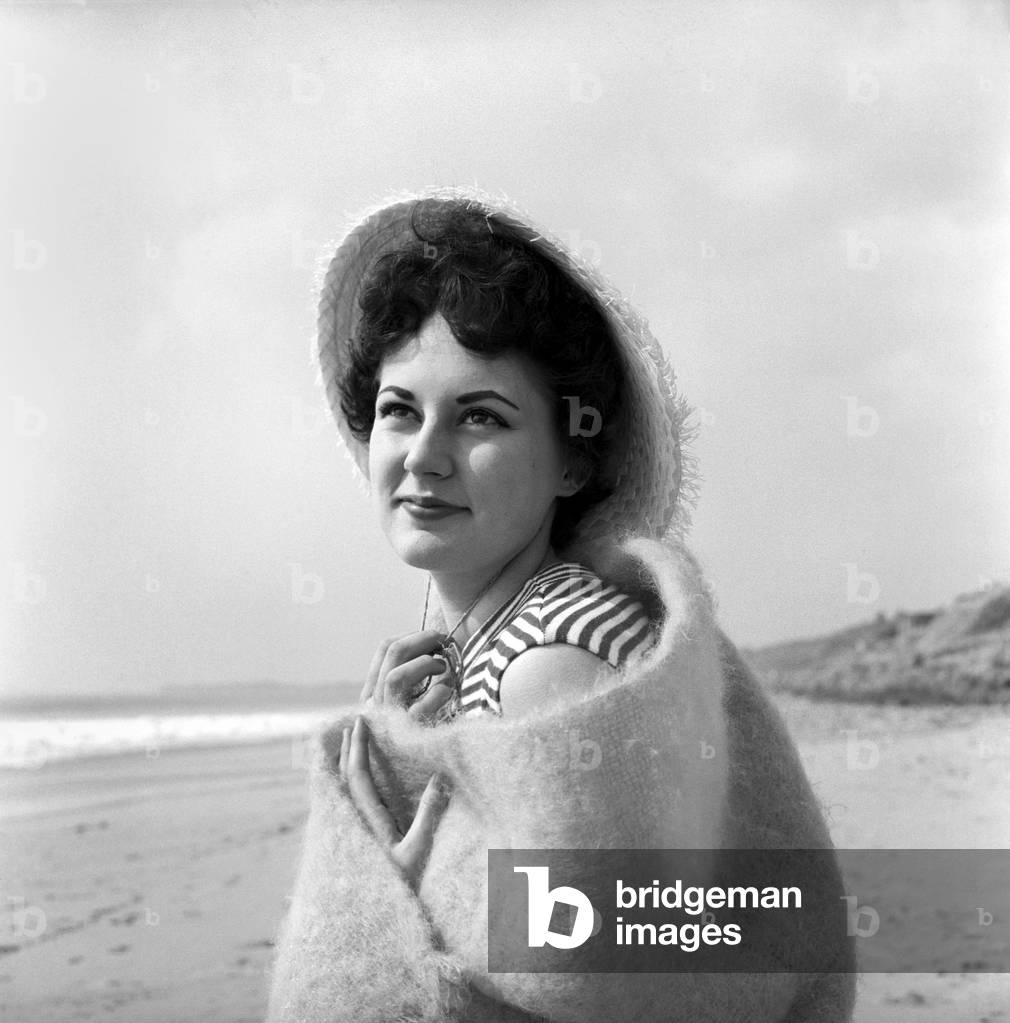 A sunny Good Friday on the South Coast. Fashion model Madeline Brown of Southampton, enjoy the Spring sunshine at Highcliffe near Bournemouth, Hants. April 1958 (b/w photo)