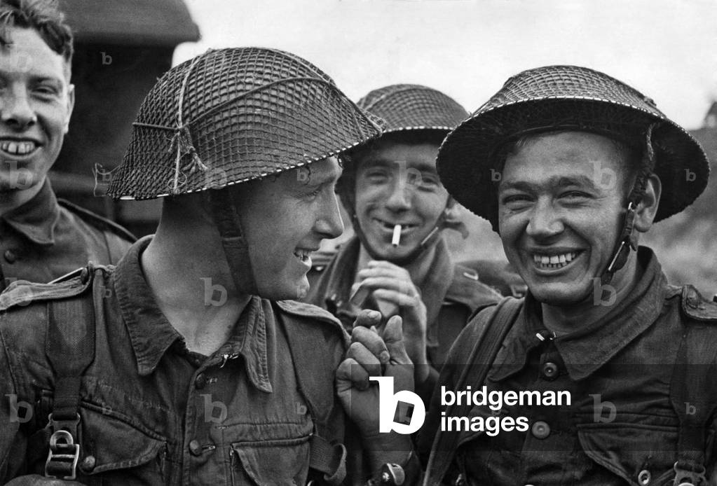 Army Training, The recruits get a breather between exercises, May 1942 (b/w photo)