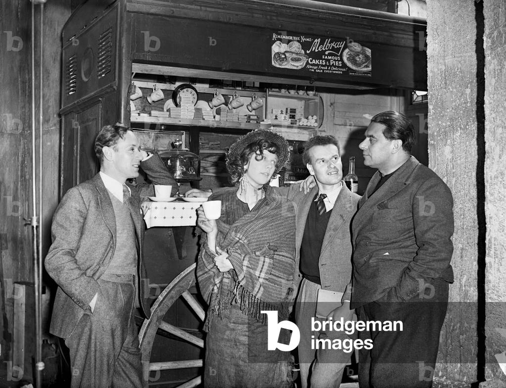 Filming of Pygmalion, directed by Anthony Asquith and Leslie Howard, at at Pinewood Studios, London, England, 20th March 1938. Leslie Howard: Wendy Hiller: Antony Asquith & Gabriel Pascal, discuss the plot (on set) in front of the coffee stall in the St. Paul¿ Church Covent Garden.