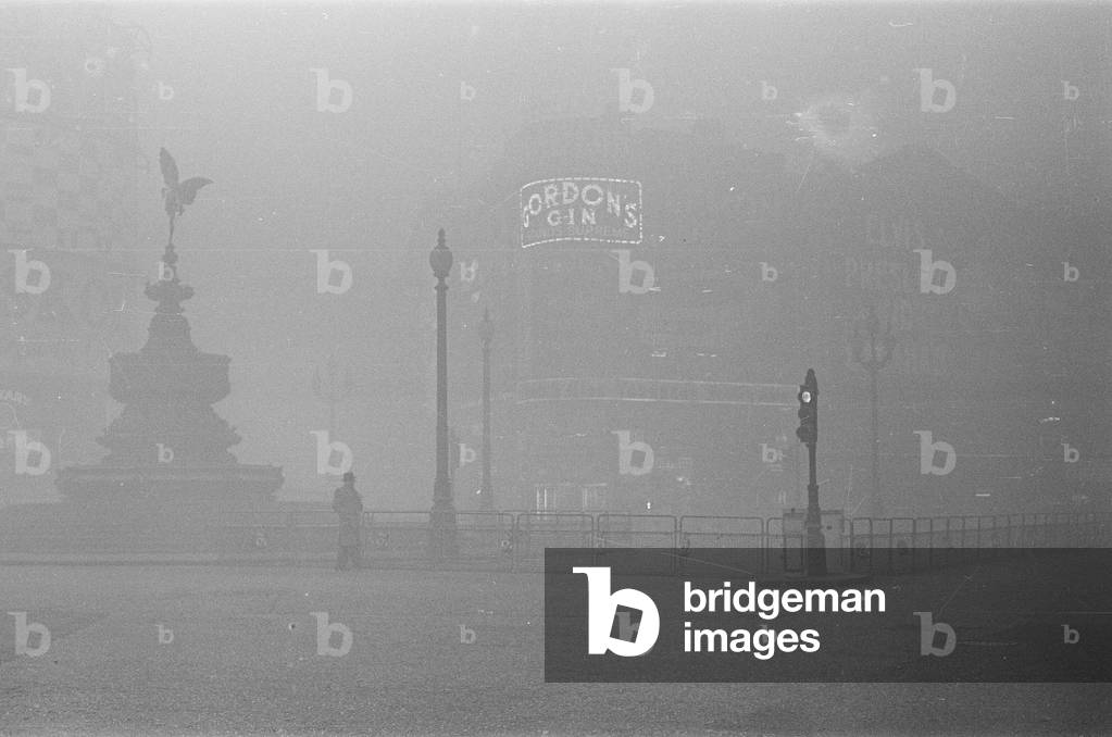Scenes of a fog bound London, 5th December 1962 (b/w photo)