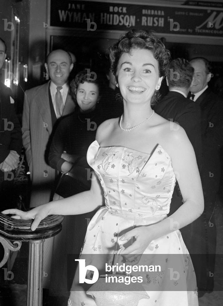 Jean Simmonds actress arriving for the film premiere of 'Mad About The Man' October 1954 (b/w photo)