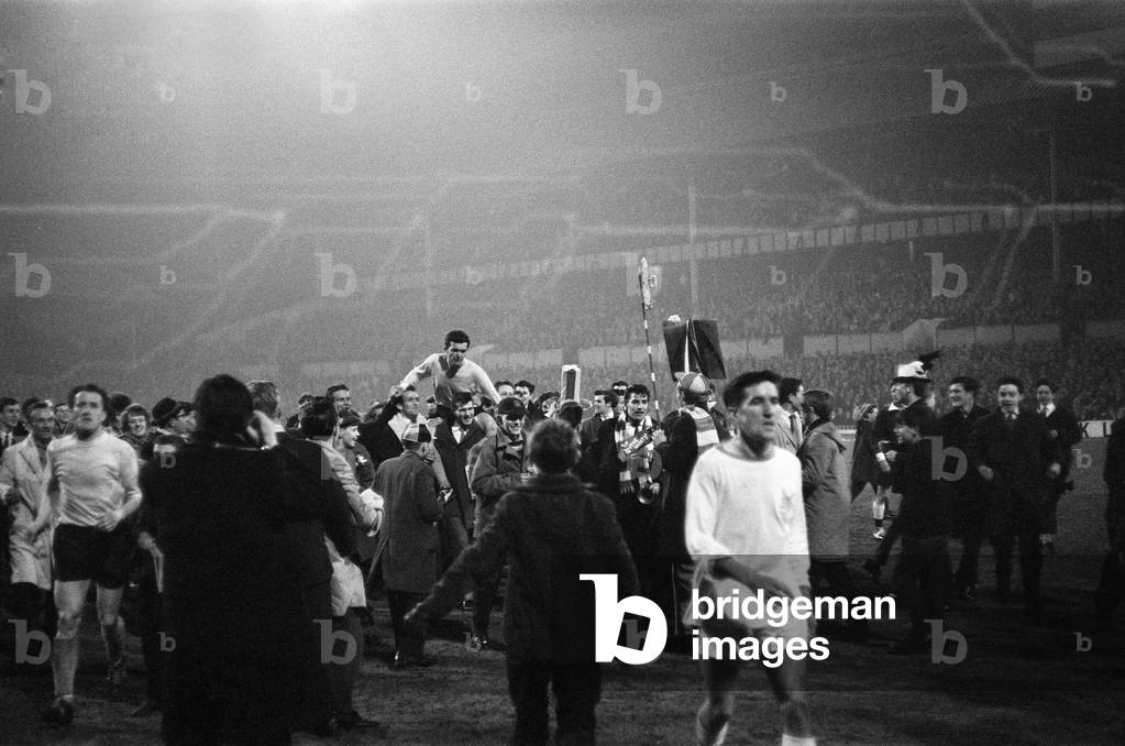 Nottingham Forest v Southampton, FA Cup Sixth Round match, 2nd Replay at the City Ground, Monday 8th April 1963. Final score: Nottingham Forest 0-5 Southampton (photo)