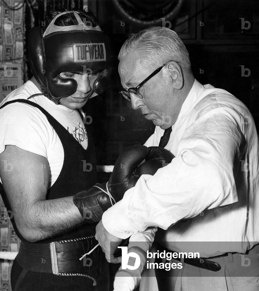 Argentine heavyweight boxer Alex Miteff training at Toby's Gym, today. 
December 1960