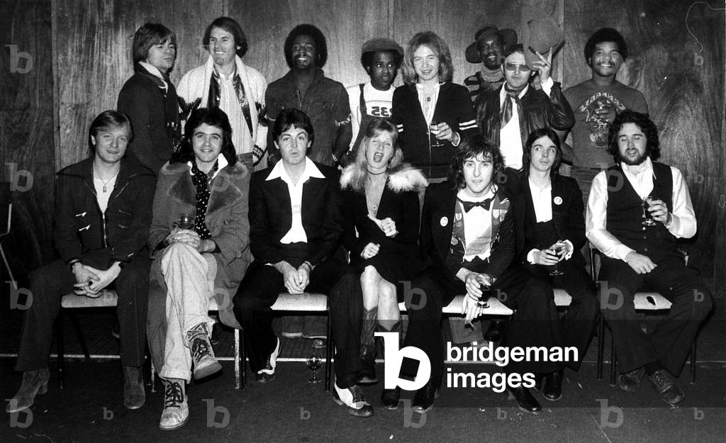 Mirror Pop Group Awards, January 1977 (b/w photo)