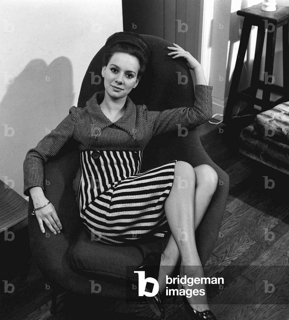 Actress Francesca Annis who is in the Doctor Finlays Casebook Series on BBC Television Pictured at her home in Kensington, January 1964 (b/w photo)